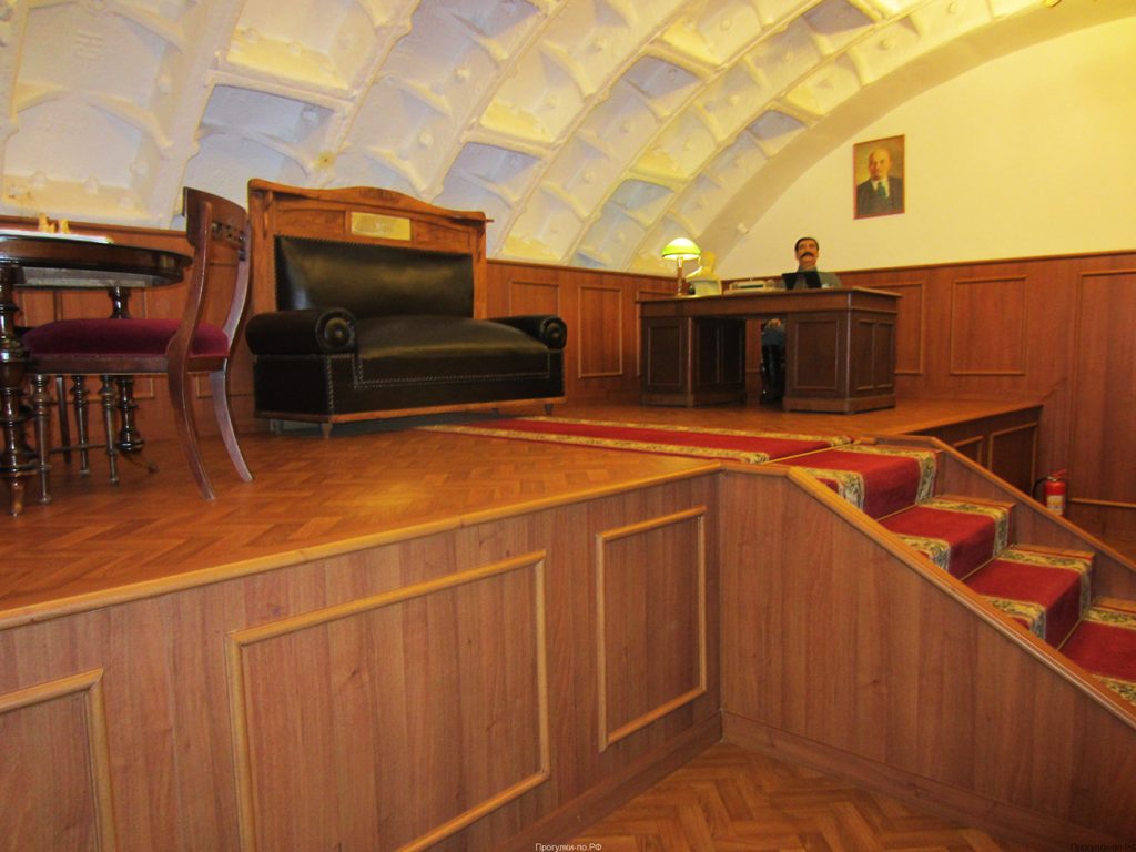 Кабинет Верховного Главнокомандующего в Бункере Сталина в Москве.