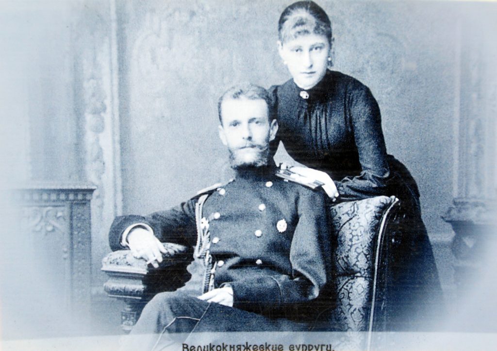 Княгиня Елизавета Федоровна Романова с мужем великим князем Сергеем Александровичем Романовым в Марфо-Мариинской обители в Москве.