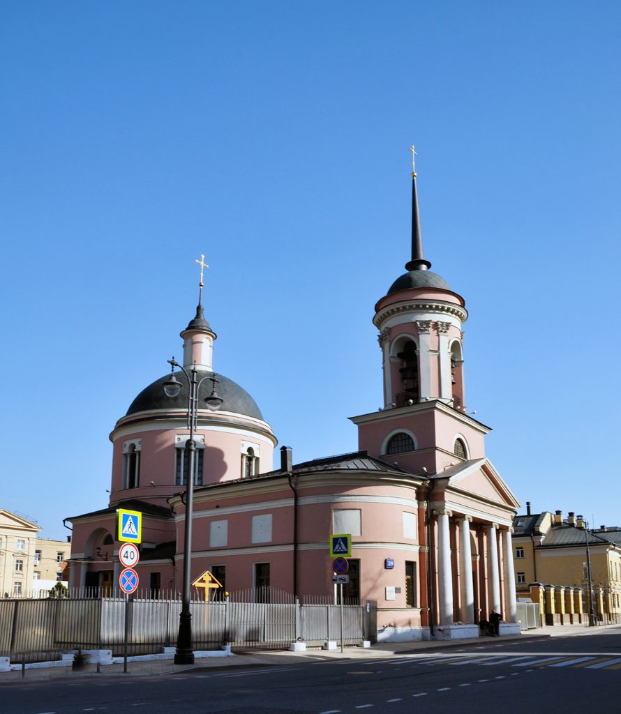 Иверская церковь на Большой Ордынке в Москве.