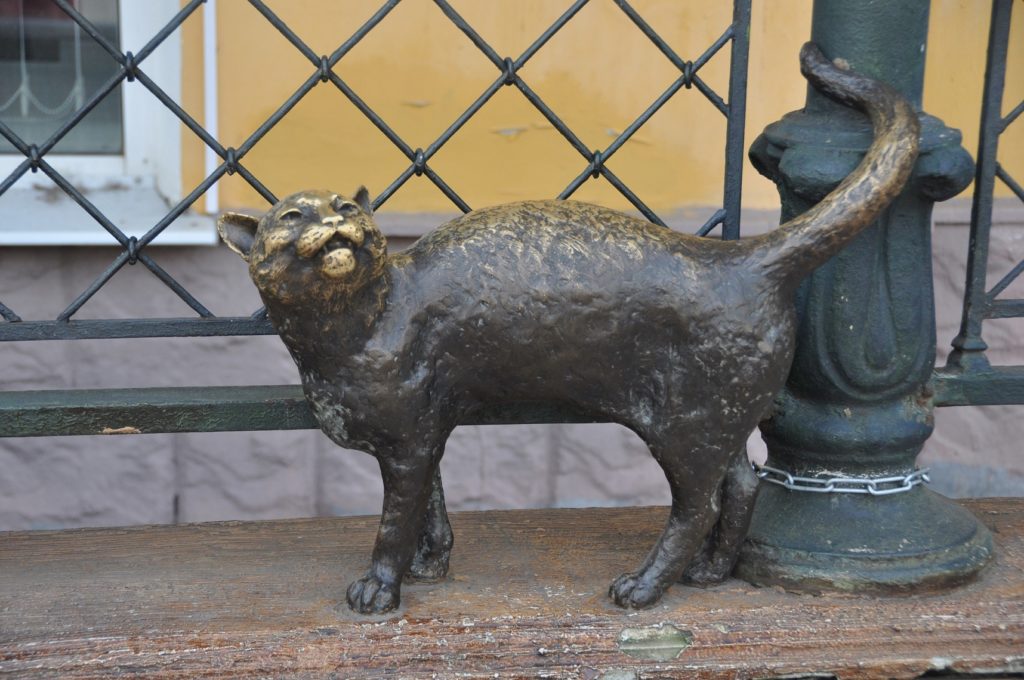 Скульптура кошки на ул.Депутатская г.Ярослалвь
