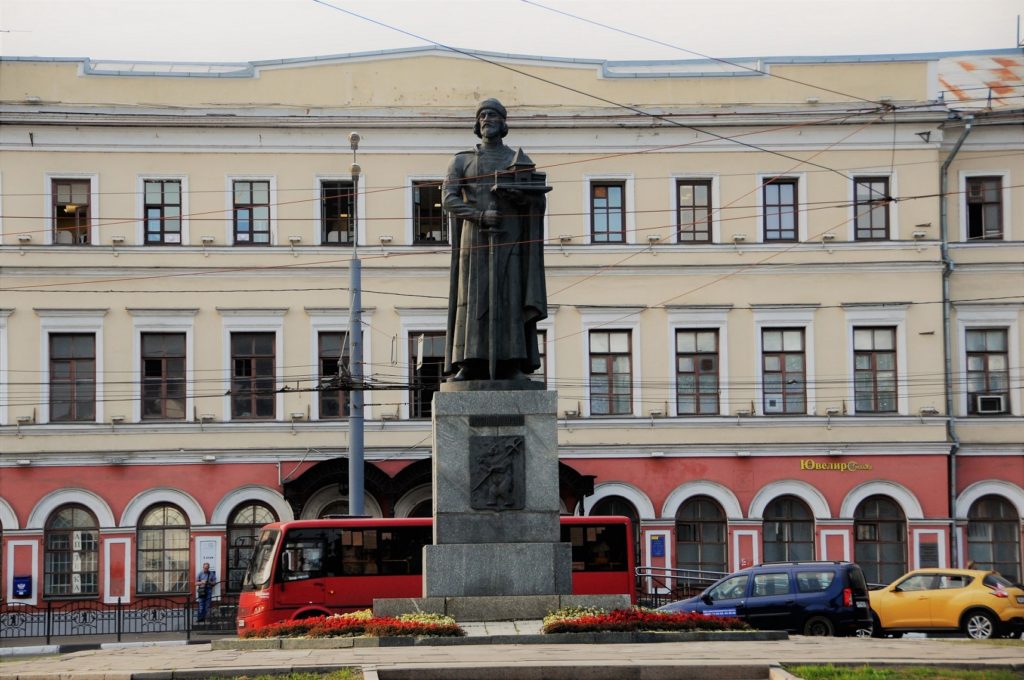 Памятник Ярославу Мудрому в Ярославле.