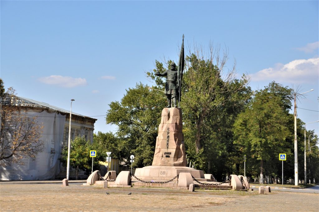 Новочеркасск. Памятник Ермаку на площади: